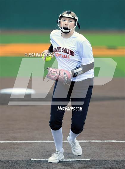 Thumbnail 2 in Grand Saline vs Van photogallery.