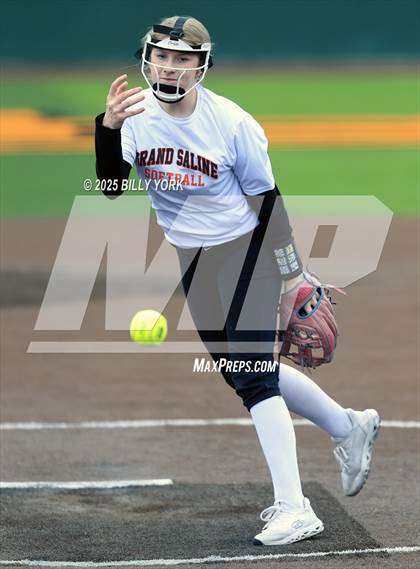 Thumbnail 3 in Grand Saline vs Van photogallery.