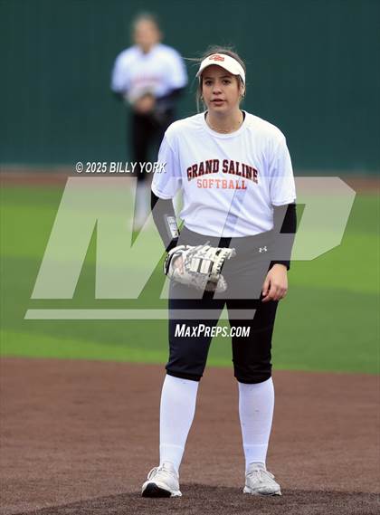 Thumbnail 1 in Grand Saline vs Van photogallery.