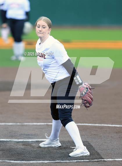 Thumbnail 2 in Grand Saline vs Van photogallery.