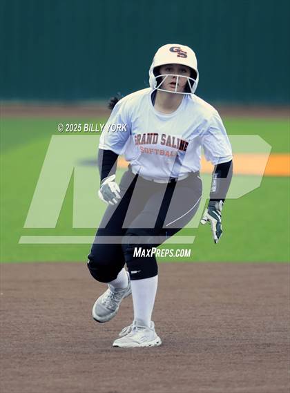 Thumbnail 3 in Grand Saline vs Van photogallery.
