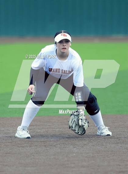 Thumbnail 1 in Grand Saline vs Van photogallery.