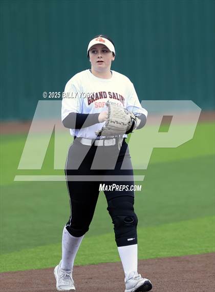 Thumbnail 2 in Grand Saline vs Van photogallery.
