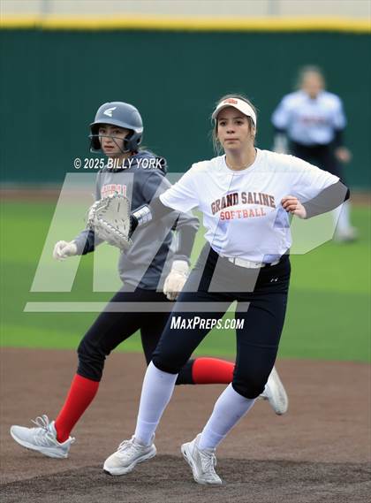 Thumbnail 2 in Grand Saline vs Van photogallery.