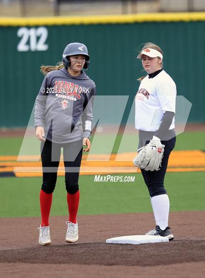 Thumbnail 2 in Grand Saline vs Van photogallery.