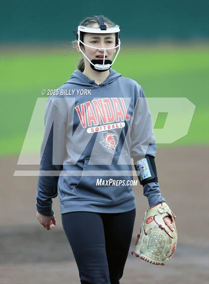 Thumbnail 3 in Grand Saline vs Van photogallery.