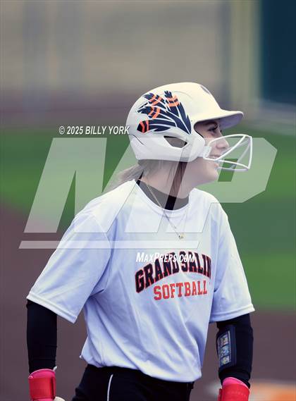 Thumbnail 2 in Grand Saline vs Van photogallery.