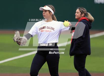 Thumbnail 1 in Grand Saline vs Van photogallery.