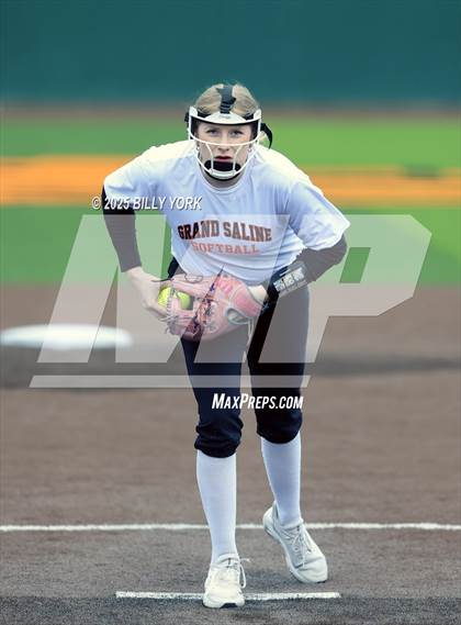 Thumbnail 1 in Grand Saline vs Van photogallery.