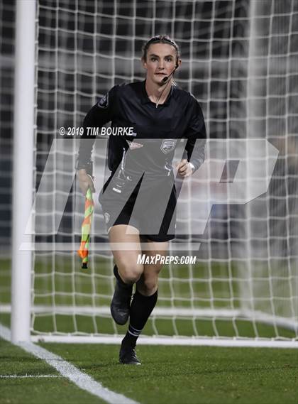 Thumbnail 3 in Broomfield vs. Regis Jesuit (CHSAA 5A Final) photogallery.