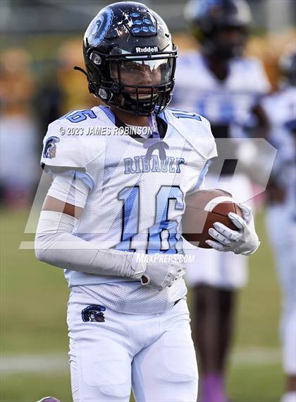 Thumbnail 1 in Ribault @ ED White photogallery.