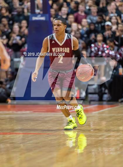 Thumbnail 3 in East Catholic vs. Windsor (CIAC D1 Final) photogallery.