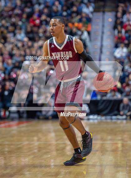 Thumbnail 1 in East Catholic vs. Windsor (CIAC D1 Final) photogallery.