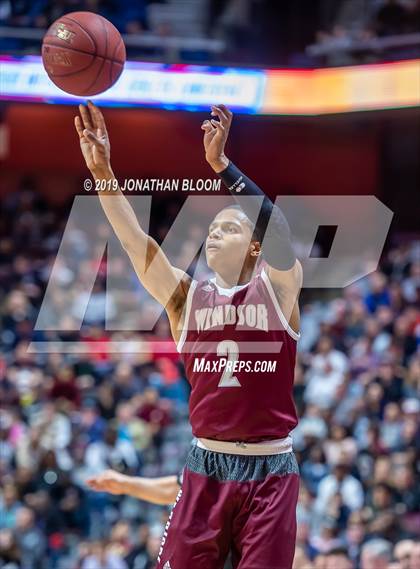 Thumbnail 1 in East Catholic vs. Windsor (CIAC D1 Final) photogallery.