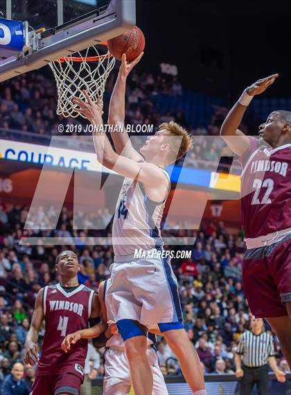 Thumbnail 3 in East Catholic vs. Windsor (CIAC D1 Final) photogallery.