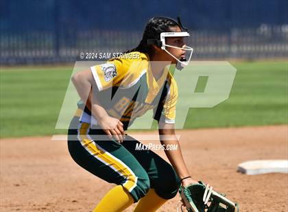 Thumbnail 2 in Le Grand vs. Stone Ridge Christian (CIF SJS Division 6 Final) photogallery.