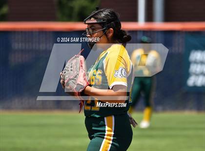 Thumbnail 2 in Le Grand vs. Stone Ridge Christian (CIF SJS Division 6 Final) photogallery.