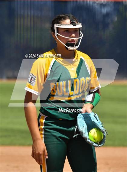 Thumbnail 2 in Le Grand vs. Stone Ridge Christian (CIF SJS Division 6 Final) photogallery.