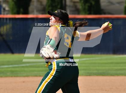 Thumbnail 1 in Le Grand vs. Stone Ridge Christian (CIF SJS Division 6 Final) photogallery.