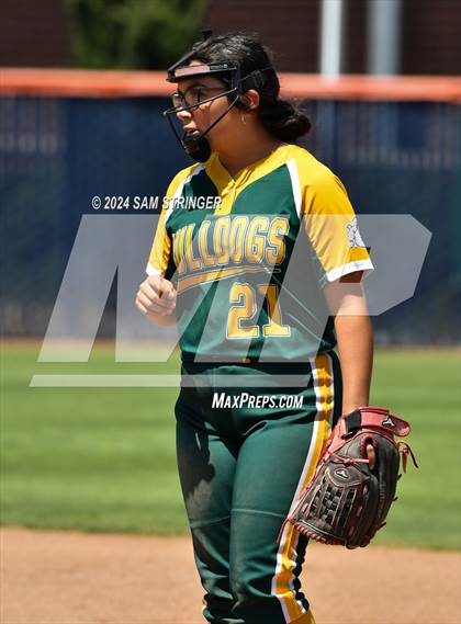 Thumbnail 1 in Le Grand vs. Stone Ridge Christian (CIF SJS Division 6 Final) photogallery.