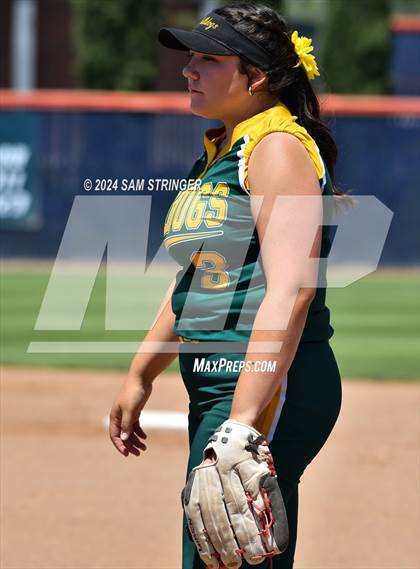 Thumbnail 1 in Le Grand vs. Stone Ridge Christian (CIF SJS Division 6 Final) photogallery.