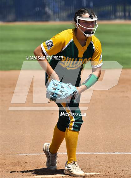 Thumbnail 1 in Le Grand vs. Stone Ridge Christian (CIF SJS Division 6 Final) photogallery.