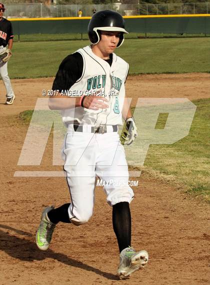 Thumbnail 2 in Athenian vs Deer Valley photogallery.