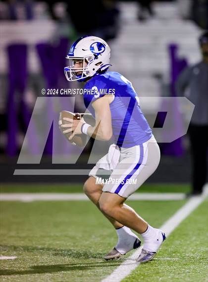 Thumbnail 1 in Lampasas vs. Pecos (UIL 4A Division 1 Bi District) photogallery.