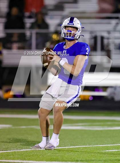 Thumbnail 1 in Lampasas vs. Pecos (UIL 4A Division 1 Bi District) photogallery.