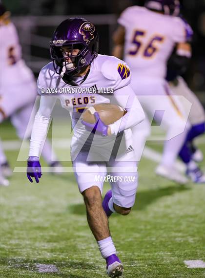 Thumbnail 3 in Lampasas vs. Pecos (UIL 4A Division 1 Bi District) photogallery.