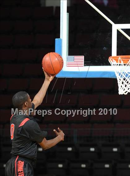 Thumbnail 3 in Newark Memorial vs. Westchester (CIF State D1 Final) photogallery.
