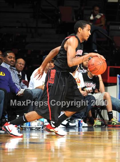 Thumbnail 3 in Newark Memorial vs. Westchester (CIF State D1 Final) photogallery.