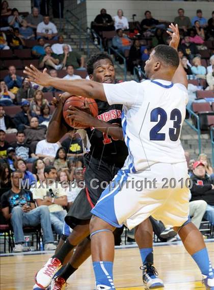 Thumbnail 3 in Newark Memorial vs. Westchester (CIF State D1 Final) photogallery.