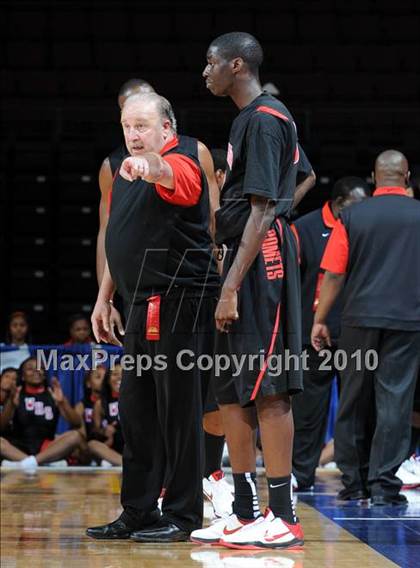 Thumbnail 2 in Newark Memorial vs. Westchester (CIF State D1 Final) photogallery.