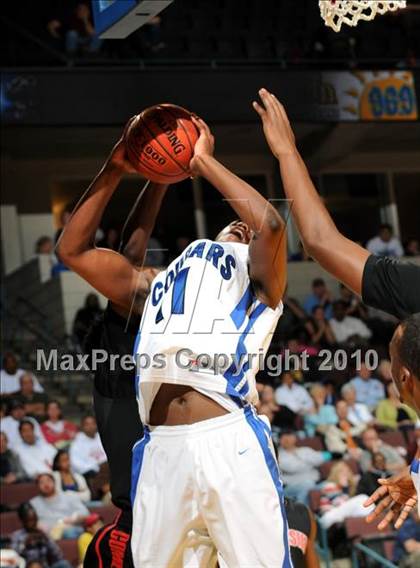 Thumbnail 3 in Newark Memorial vs. Westchester (CIF State D1 Final) photogallery.