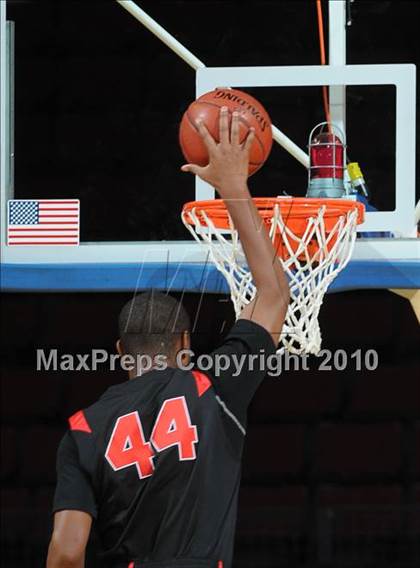 Thumbnail 3 in Newark Memorial vs. Westchester (CIF State D1 Final) photogallery.