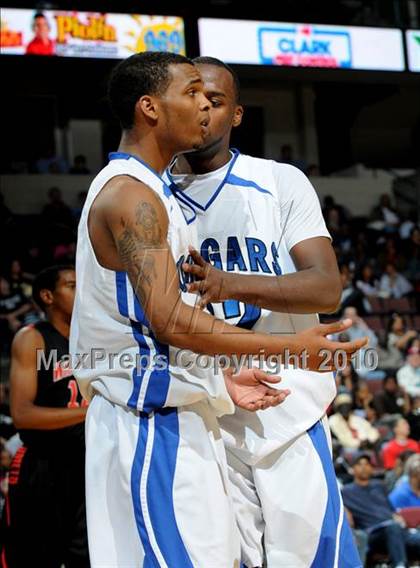 Thumbnail 3 in Newark Memorial vs. Westchester (CIF State D1 Final) photogallery.