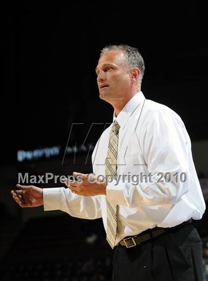 Thumbnail 3 in Newark Memorial vs. Westchester (CIF State D1 Final) photogallery.
