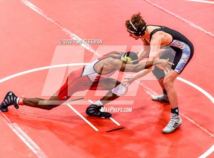 Thumbnail 2 in Shawnee Mission Varsity Invitational  photogallery.