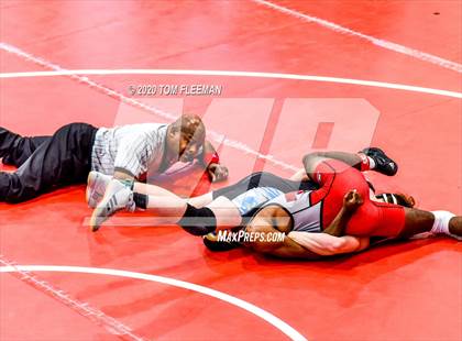 Thumbnail 2 in Shawnee Mission Varsity Invitational  photogallery.