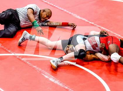 Thumbnail 3 in Shawnee Mission Varsity Invitational  photogallery.