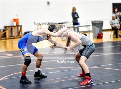 Thumbnail 3 in Shawnee Mission Varsity Invitational  photogallery.