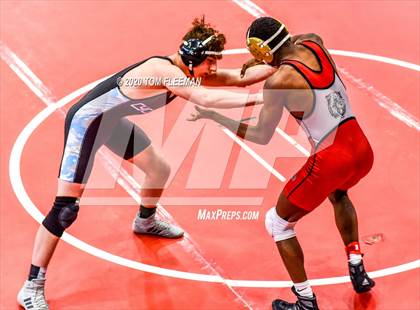 Thumbnail 3 in Shawnee Mission Varsity Invitational  photogallery.