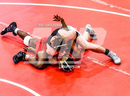 Thumbnail 2 in Shawnee Mission Varsity Invitational  photogallery.