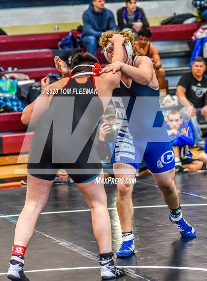 Thumbnail 2 in Shawnee Mission Varsity Invitational  photogallery.