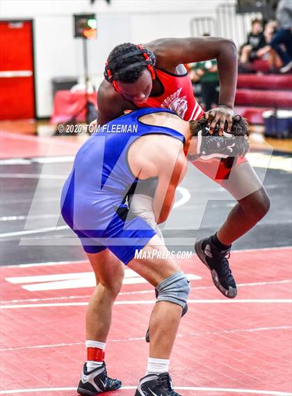 Thumbnail 1 in Shawnee Mission Varsity Invitational  photogallery.