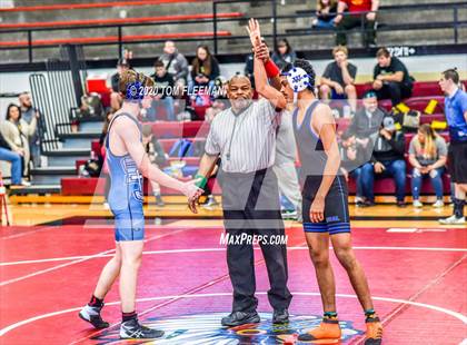Thumbnail 3 in Shawnee Mission Varsity Invitational  photogallery.