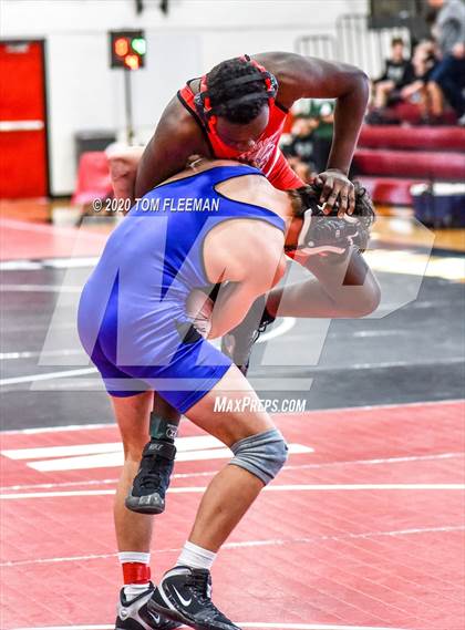 Thumbnail 2 in Shawnee Mission Varsity Invitational  photogallery.
