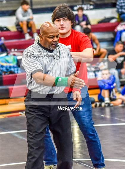 Thumbnail 3 in Shawnee Mission Varsity Invitational  photogallery.