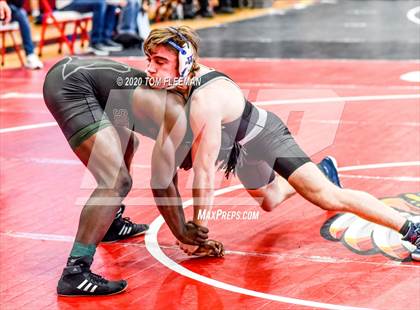 Thumbnail 2 in Shawnee Mission Varsity Invitational  photogallery.
